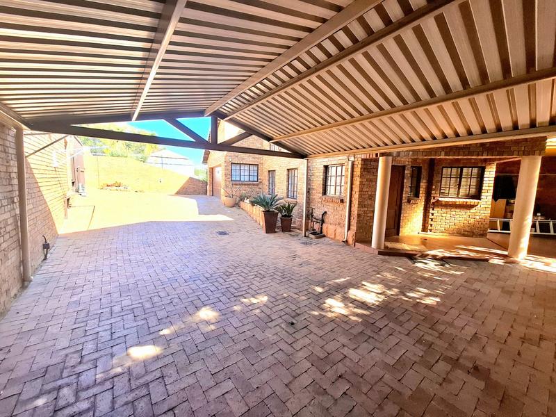 6 Bedroom Property for Sale in Erasmuskloof Gauteng
