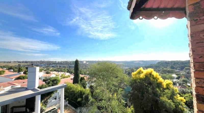 6 Bedroom Property for Sale in Erasmuskloof Gauteng