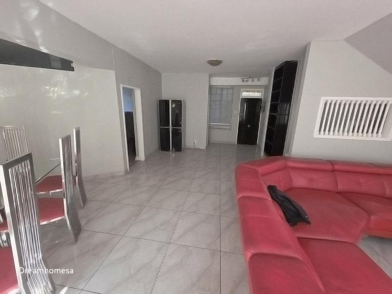 To Let 5 Bedroom Property for Rent in Sandown Gauteng