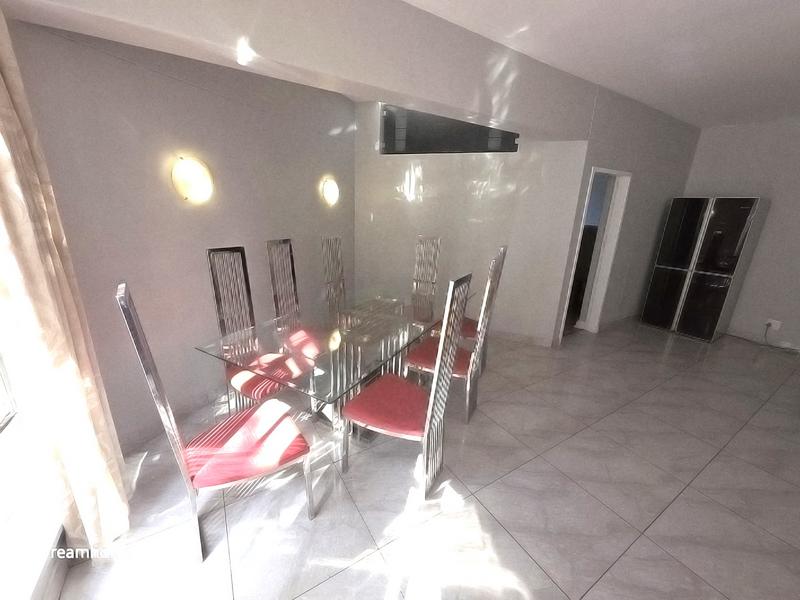 To Let 5 Bedroom Property for Rent in Sandown Gauteng