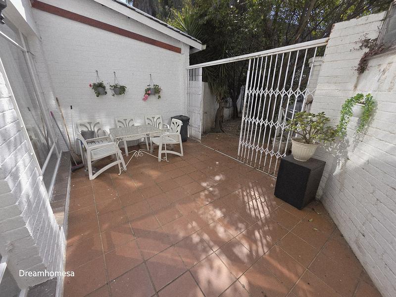 To Let 5 Bedroom Property for Rent in Sandown Gauteng