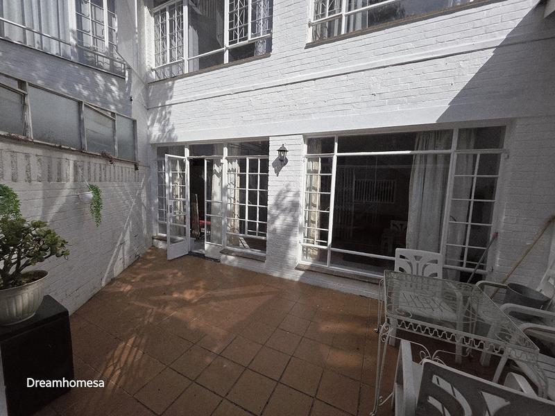To Let 5 Bedroom Property for Rent in Sandown Gauteng