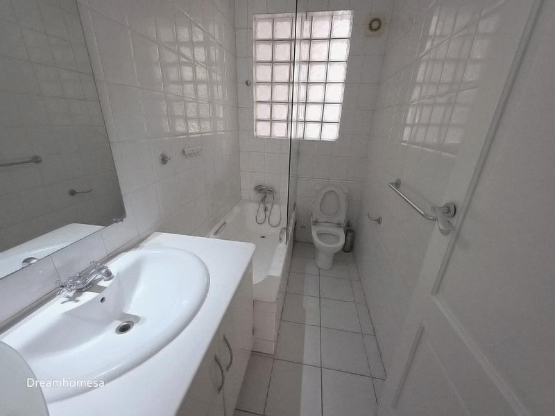 To Let 5 Bedroom Property for Rent in Sandown Gauteng