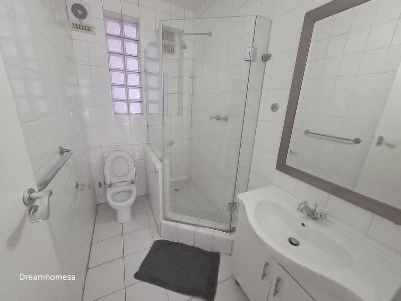 To Let 5 Bedroom Property for Rent in Sandown Gauteng