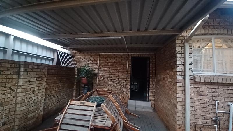 3 Bedroom Property for Sale in Annlin Gauteng