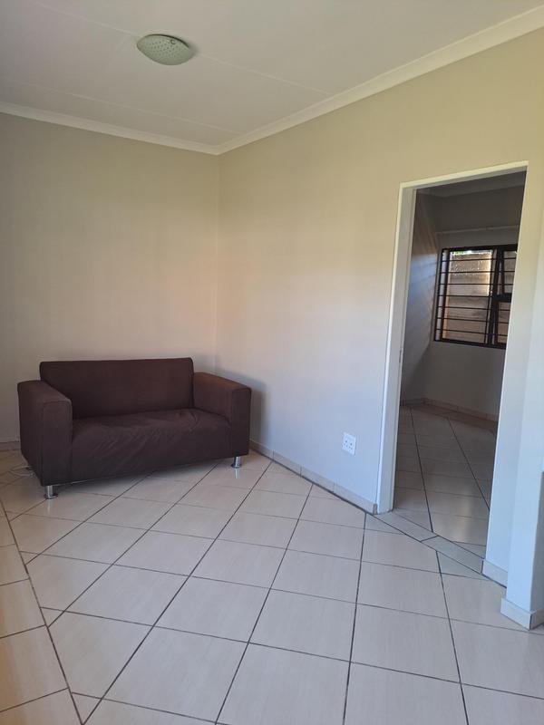 To Let 1 Bedroom Property for Rent in Linden Gauteng