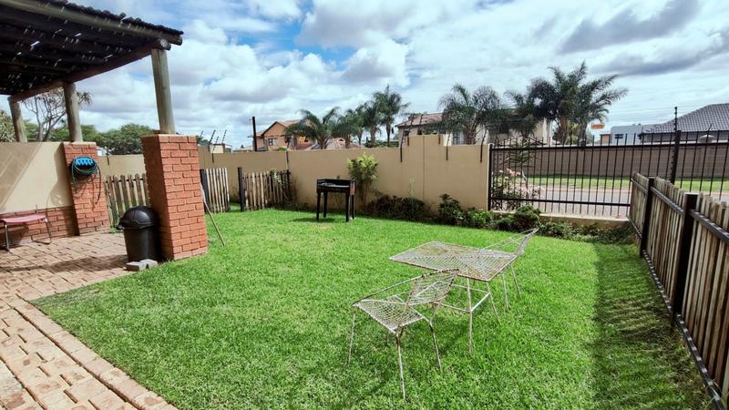 2 Bedroom Property for Sale in Montana Tuine Gauteng
