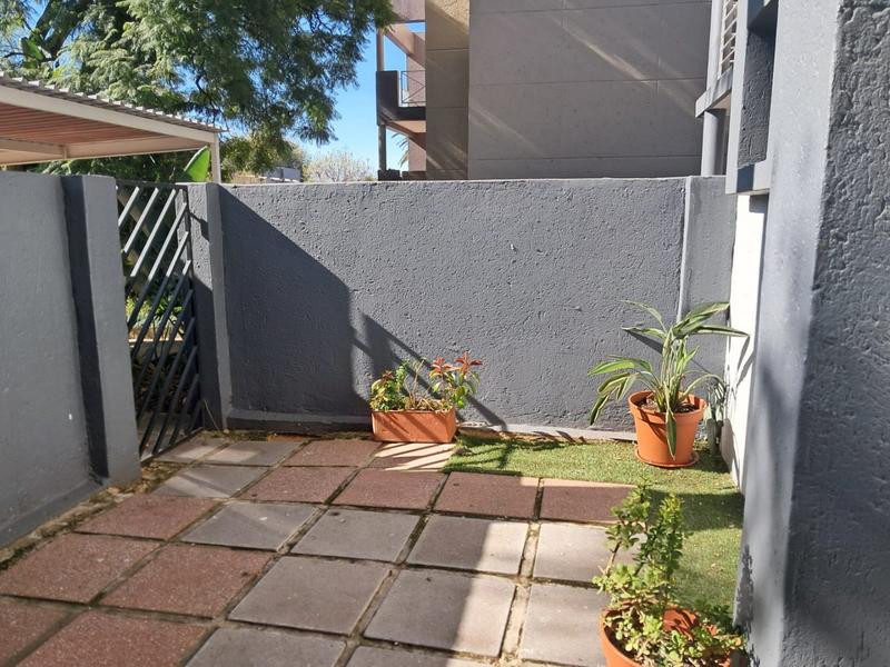 To Let 1 Bedroom Property for Rent in Sandown Gauteng