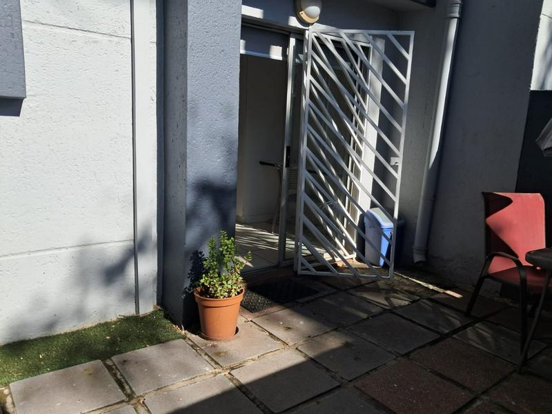 To Let 1 Bedroom Property for Rent in Sandown Gauteng