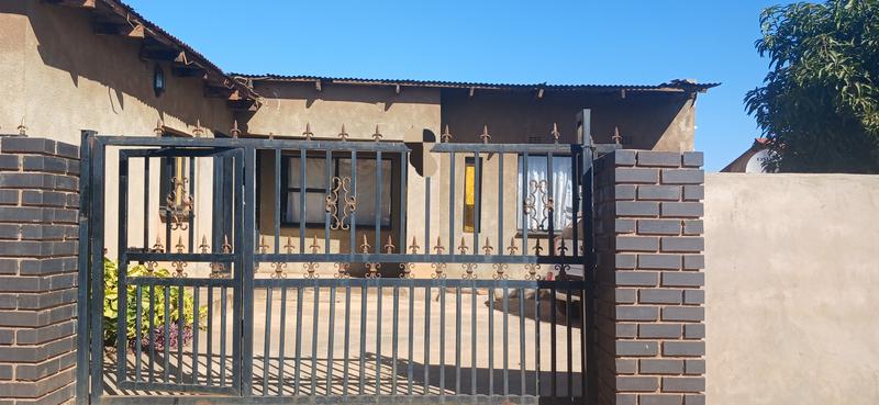 6 Bedroom Property for Sale in Tembisa Gauteng