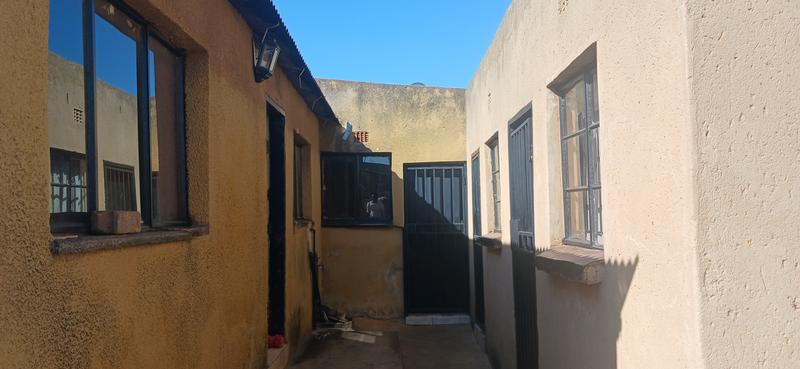 6 Bedroom Property for Sale in Tembisa Gauteng