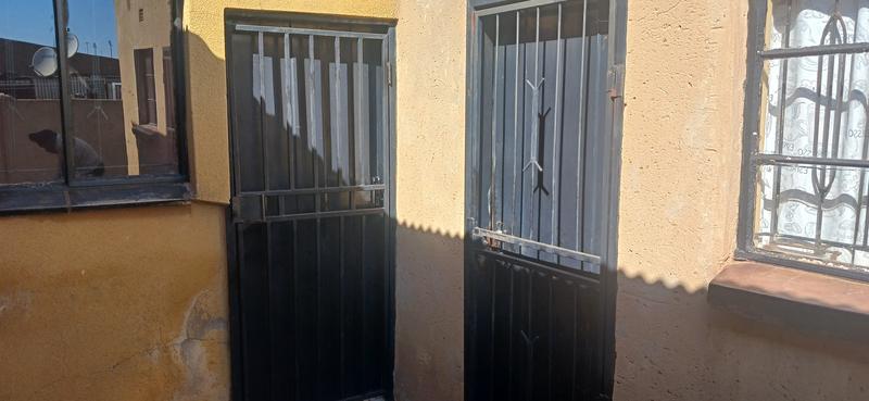 6 Bedroom Property for Sale in Tembisa Gauteng