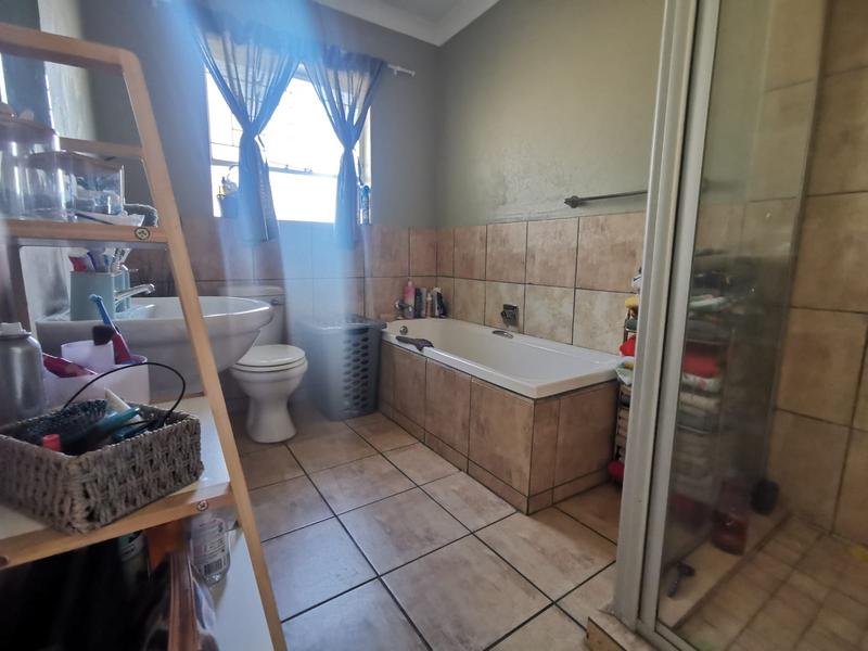 To Let 3 Bedroom Property for Rent in Strubenvale Gauteng