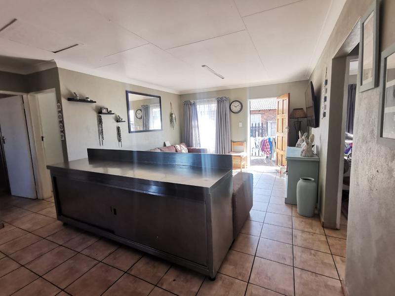 To Let 3 Bedroom Property for Rent in Strubenvale Gauteng