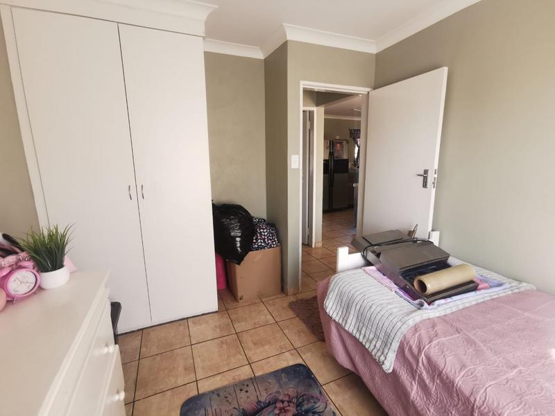 To Let 3 Bedroom Property for Rent in Strubenvale Gauteng