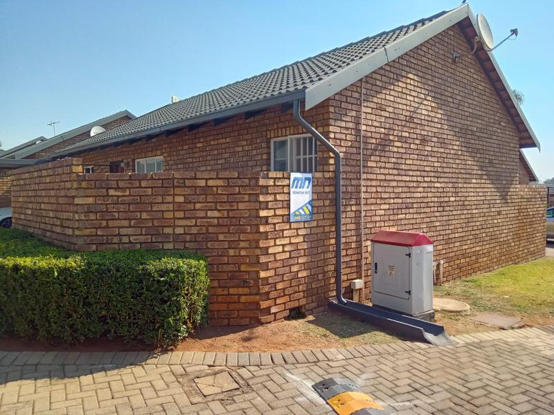 2 Bedroom Property for Sale in Rooihuiskraal North Gauteng
