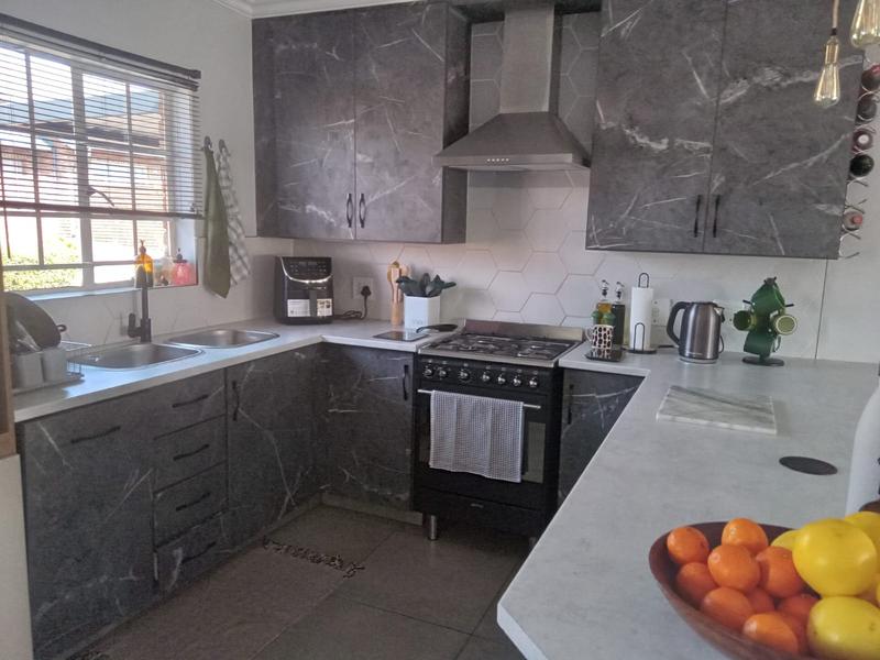 2 Bedroom Property for Sale in Rooihuiskraal North Gauteng