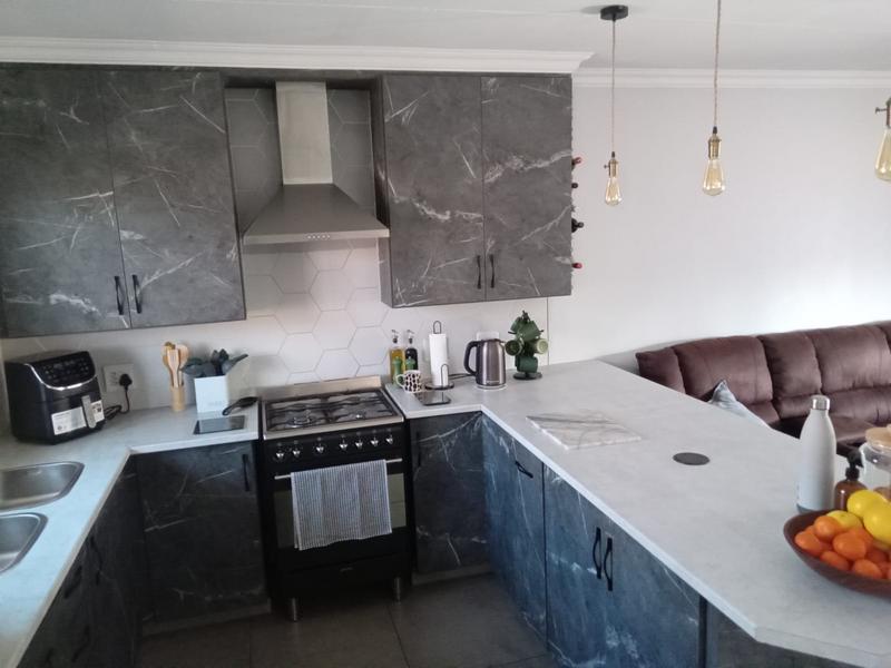 2 Bedroom Property for Sale in Rooihuiskraal North Gauteng