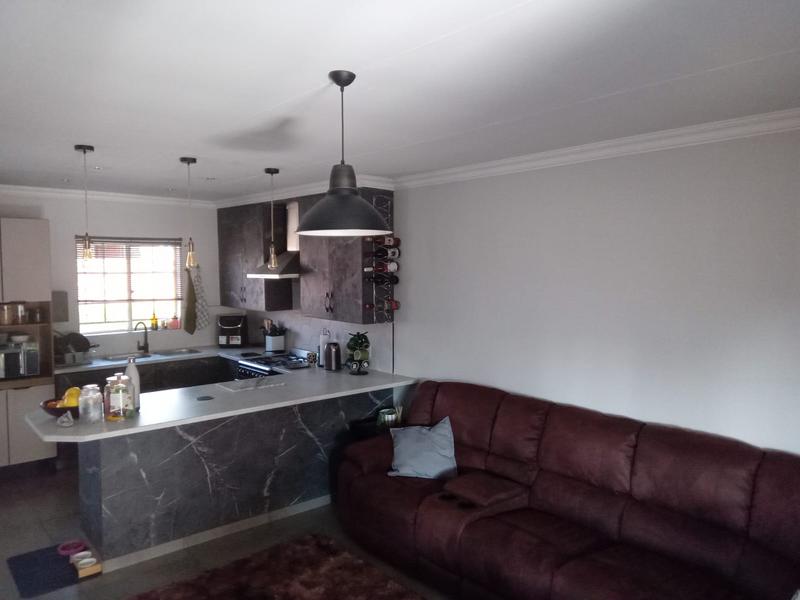 2 Bedroom Property for Sale in Rooihuiskraal North Gauteng