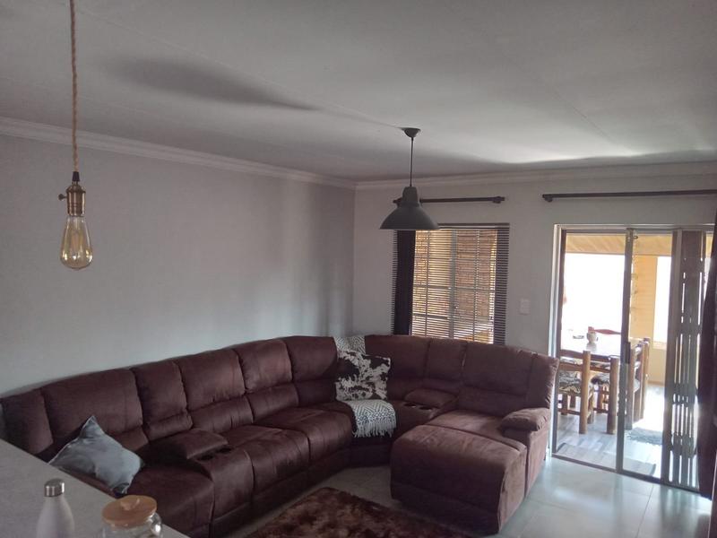 2 Bedroom Property for Sale in Rooihuiskraal North Gauteng