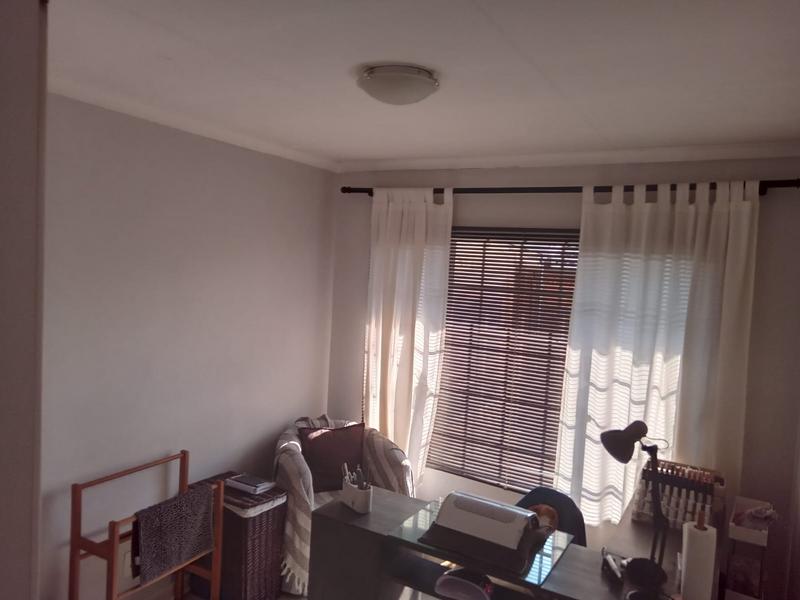 2 Bedroom Property for Sale in Rooihuiskraal North Gauteng