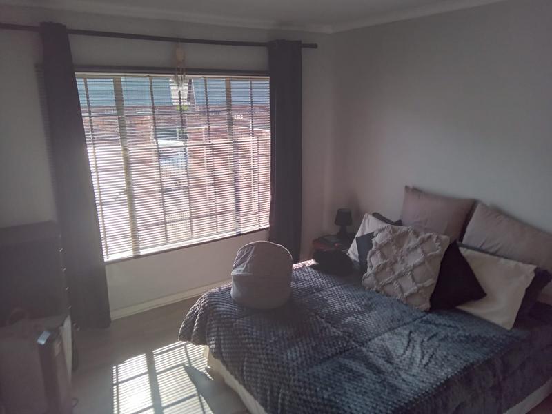 2 Bedroom Property for Sale in Rooihuiskraal North Gauteng