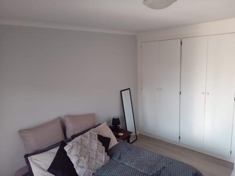 2 Bedroom Property for Sale in Rooihuiskraal North Gauteng