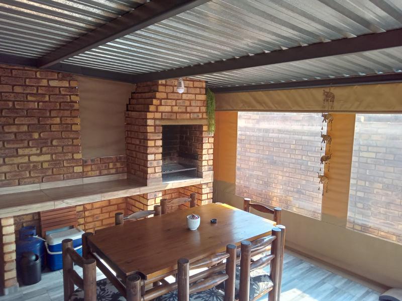 2 Bedroom Property for Sale in Rooihuiskraal North Gauteng