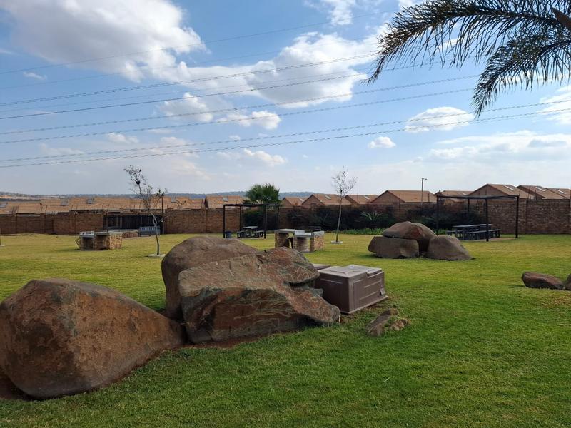 To Let 2 Bedroom Property for Rent in The Wilds Gauteng