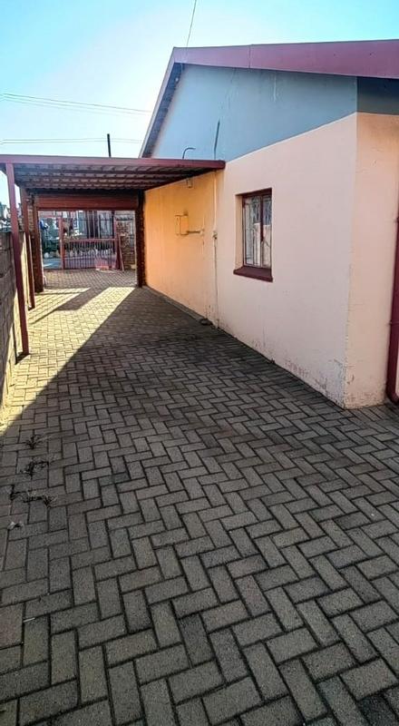 2 Bedroom Property for Sale in Meadowlands East Gauteng
