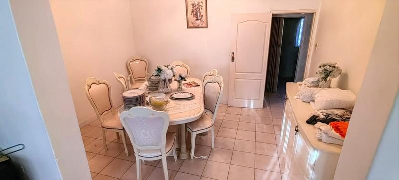 2 Bedroom Property for Sale in Meadowlands East Gauteng