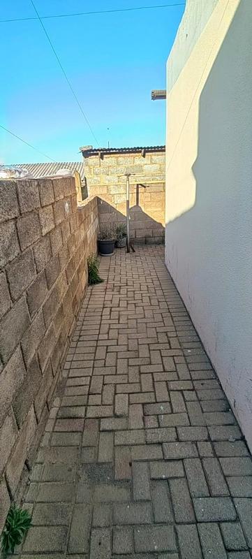 2 Bedroom Property for Sale in Meadowlands East Gauteng