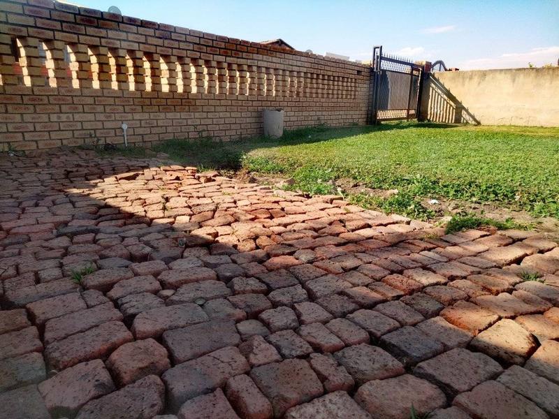 2 Bedroom Property for Sale in Palm Springs Gauteng