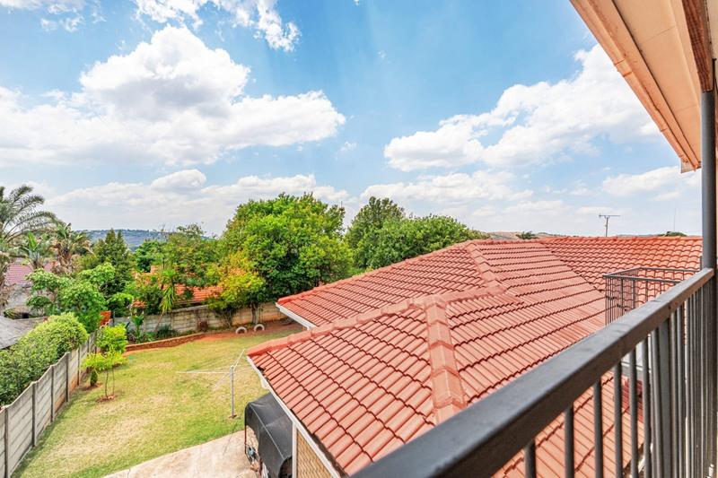 5 Bedroom Property for Sale in Helderkruin Gauteng
