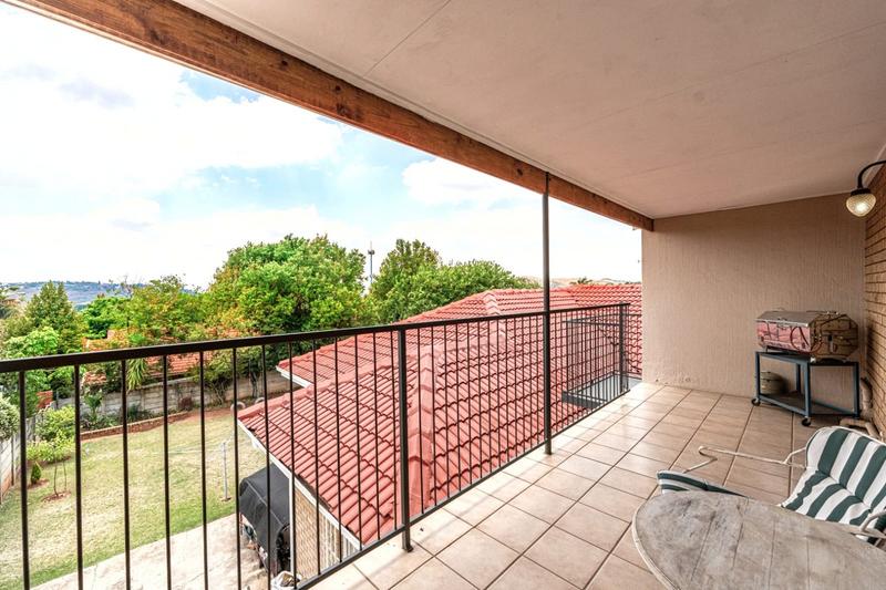5 Bedroom Property for Sale in Helderkruin Gauteng