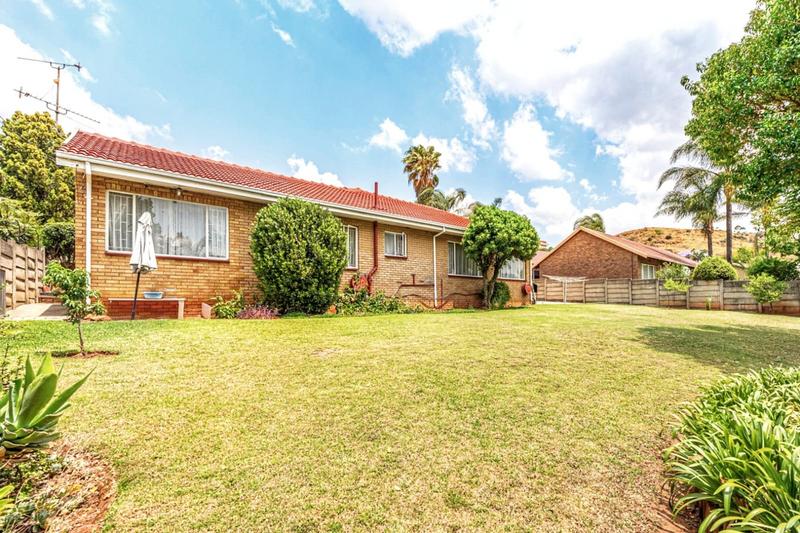 5 Bedroom Property for Sale in Helderkruin Gauteng