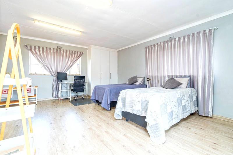 5 Bedroom Property for Sale in Helderkruin Gauteng