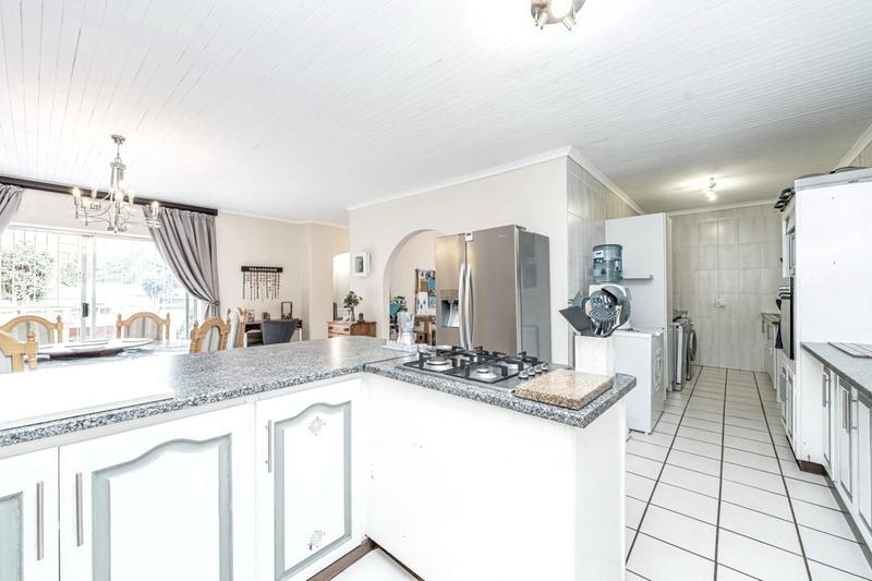 5 Bedroom Property for Sale in Helderkruin Gauteng