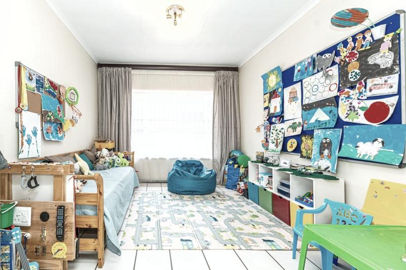 5 Bedroom Property for Sale in Helderkruin Gauteng