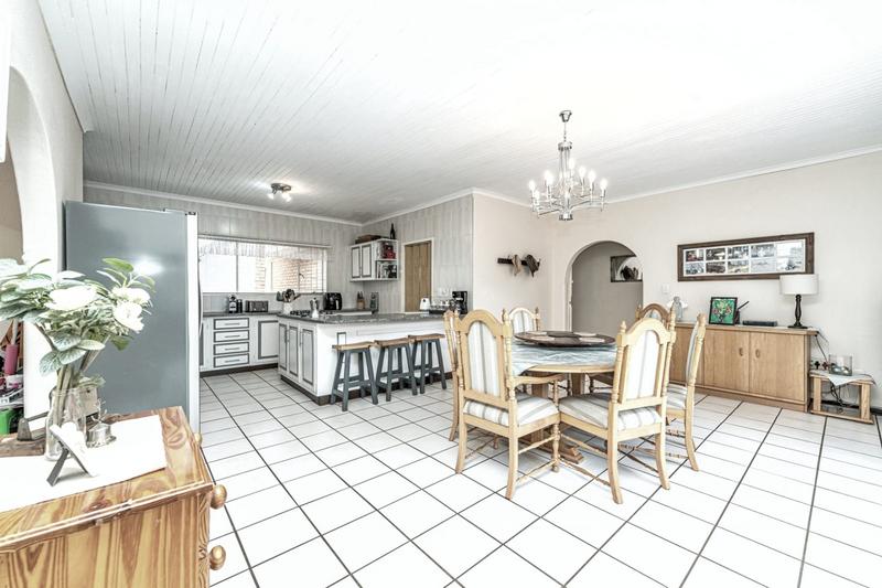 5 Bedroom Property for Sale in Helderkruin Gauteng