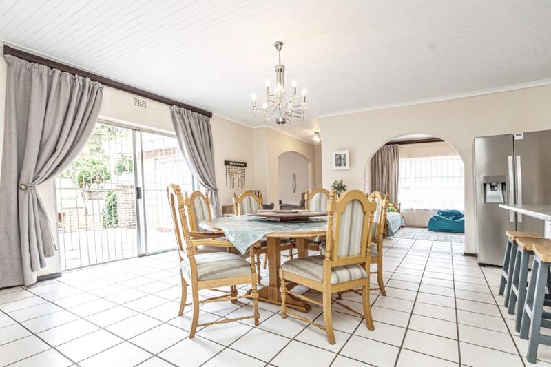 5 Bedroom Property for Sale in Helderkruin Gauteng