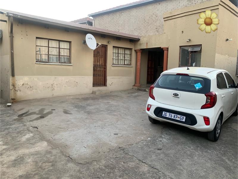 6 Bedroom Property for Sale in Entshonalanga Gauteng
