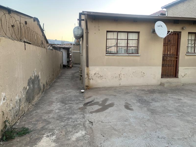 6 Bedroom Property for Sale in Entshonalanga Gauteng