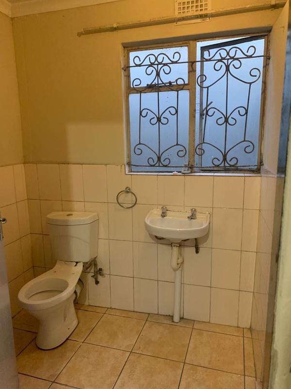 6 Bedroom Property for Sale in Entshonalanga Gauteng