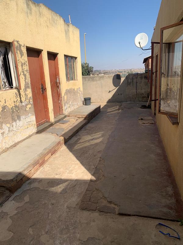 3 Bedroom Property for Sale in Isiphetweni Gauteng