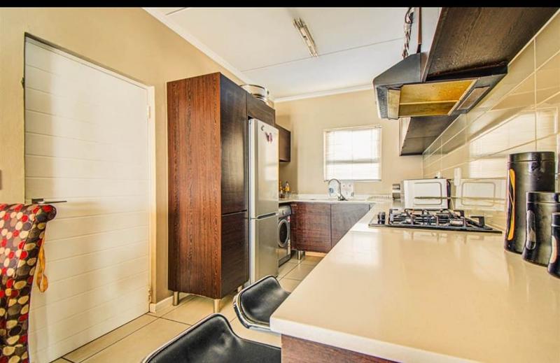 To Let 3 Bedroom Property for Rent in Greenstone Hill Gauteng