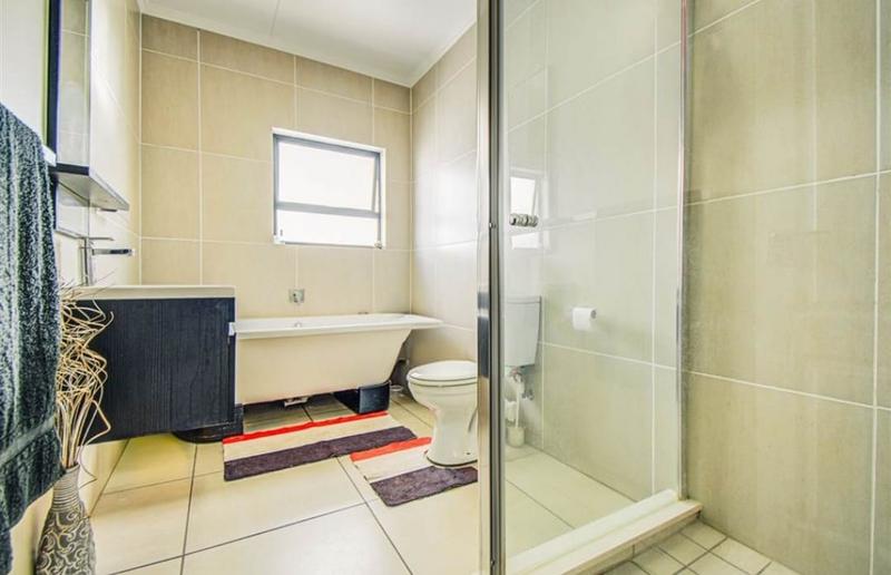 To Let 3 Bedroom Property for Rent in Greenstone Hill Gauteng