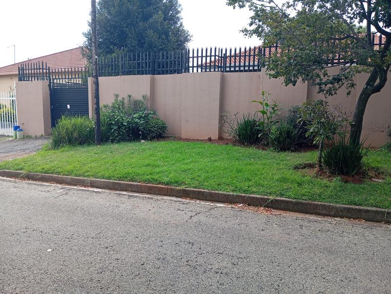 To Let 3 Bedroom Property for Rent in Primrose Hill Gauteng
