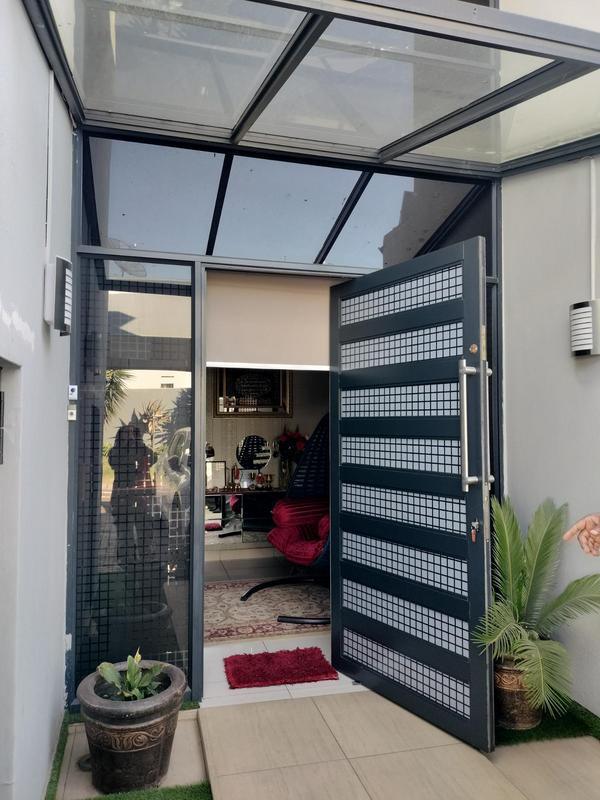 5 Bedroom Property for Sale in Ormonde Gauteng