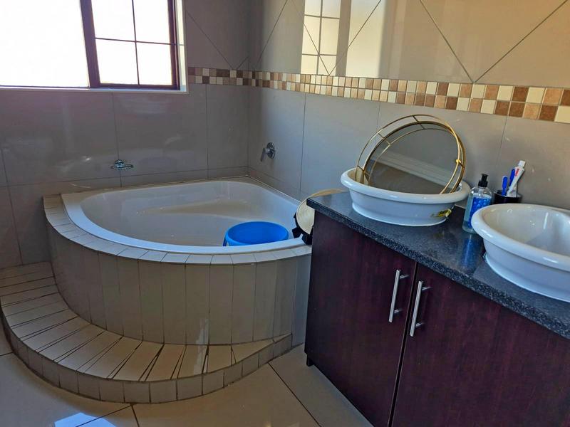 3 Bedroom Property for Sale in Thatchfield Gauteng